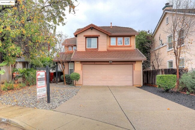 Building Photo - 220 Whispering Oaks Ct