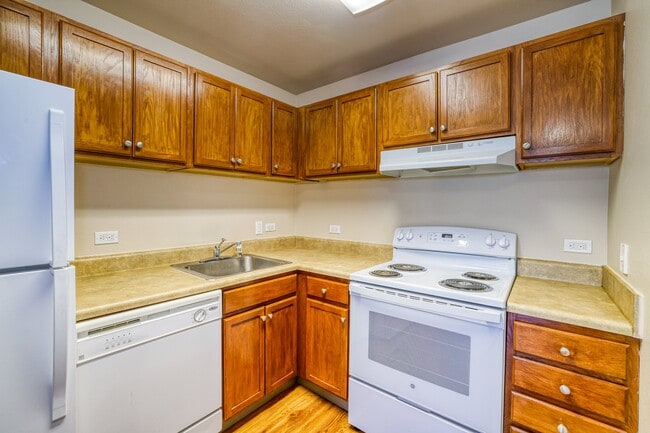 Building Photo - Pinewood Lodge Rental