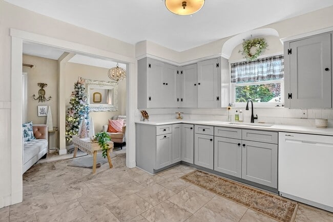 Photo - 350 Converse St