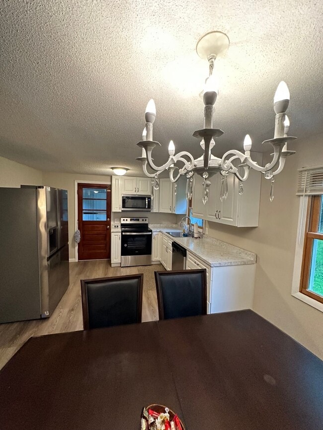 9 Applewood Ln