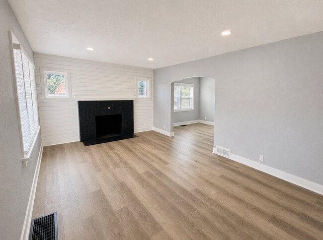 Photo - 2374 Shasta Way