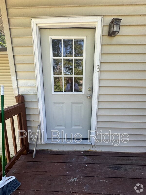 Building Photo - 2020 Somerset Dr Unit 3 Rental