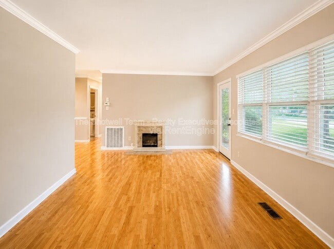 Photo - 11104 Hughlan Dr