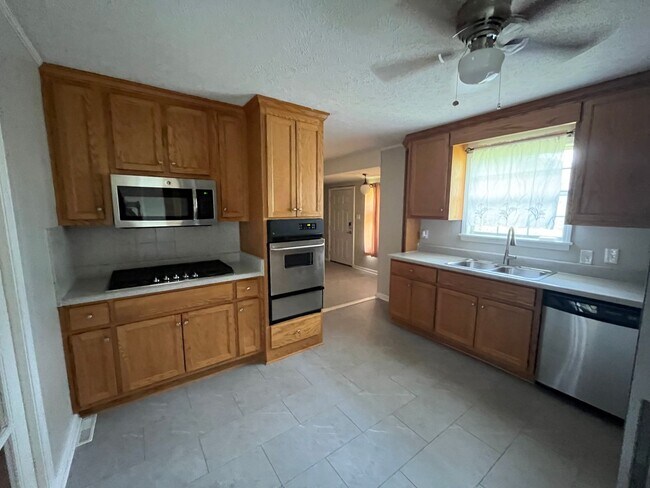 Photo - 5 Bedrooms, 3 Bathrooms - Home in North Rome!