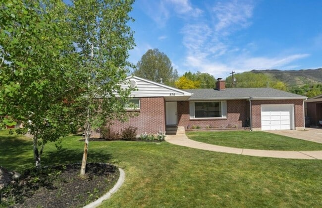 Building Photo - 376 Lauralin Dr