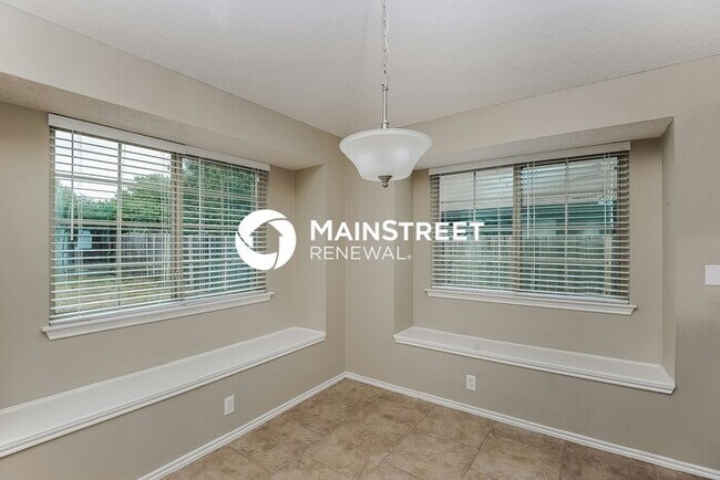 Photo - 3 Bedroom Pet-Friendly Home in Fort Worth, TX with Main Street Renewal