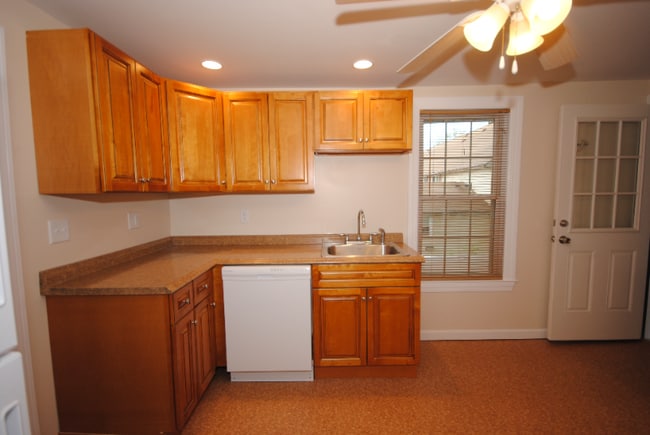 Photo - 79 School St