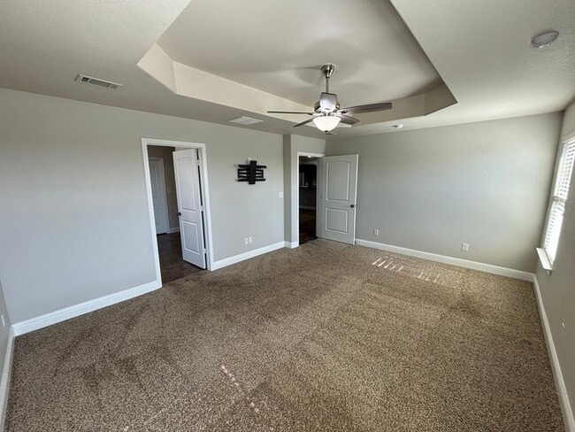 Photo - 3 bed 2 bath home with 2 car garage in Legends Park!