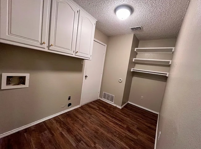 Photo - 5718 88th St