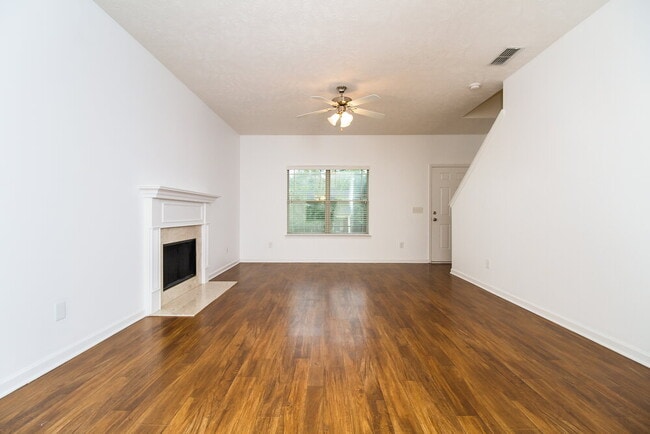 Photo - 1096 Shire Dr