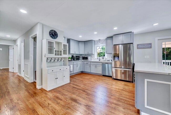 Photo - 406 Snelling Rd