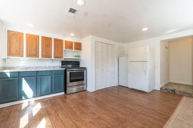 Photo - 2 bedroom charmer on W South for rent!