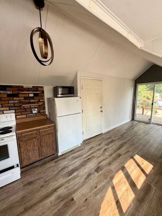 Photo - Studio Apartment for Rent – Steps from MSU!