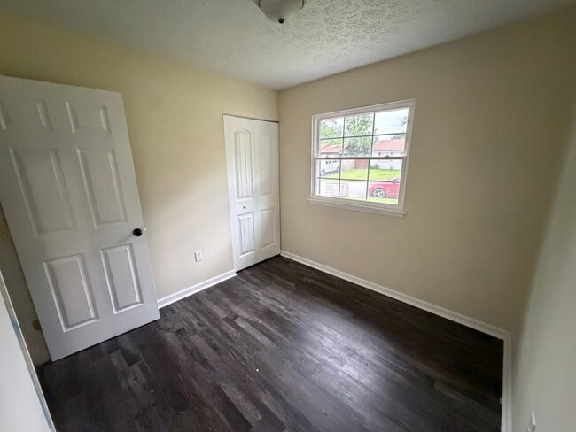 Photo - 725 Goyne Ave
