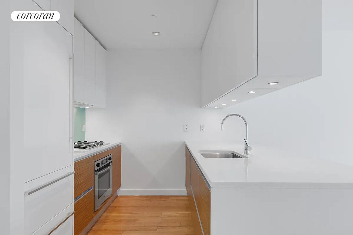 Photo - 555 W 59th St