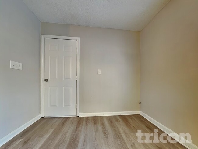 Photo - 404 Wolf Creek Ct