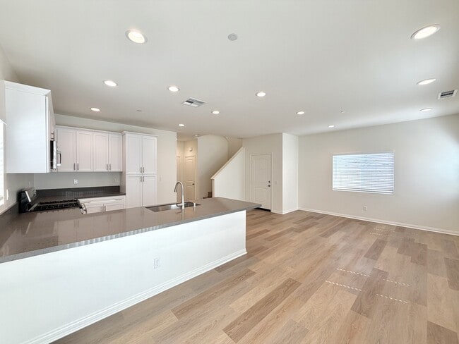 Photo - 114 S Lassen Ave