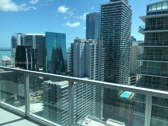 Building Photo - 1111 SW 1st Ave Unit 3816