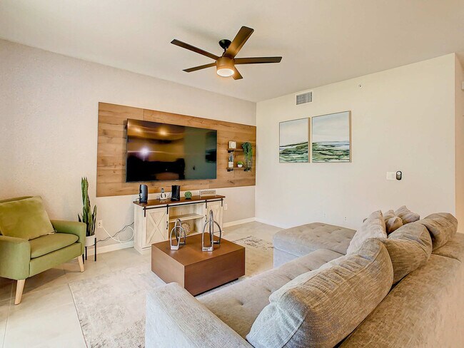 Photo - 4741 Clock Tower Dr Unidad ID1315033P