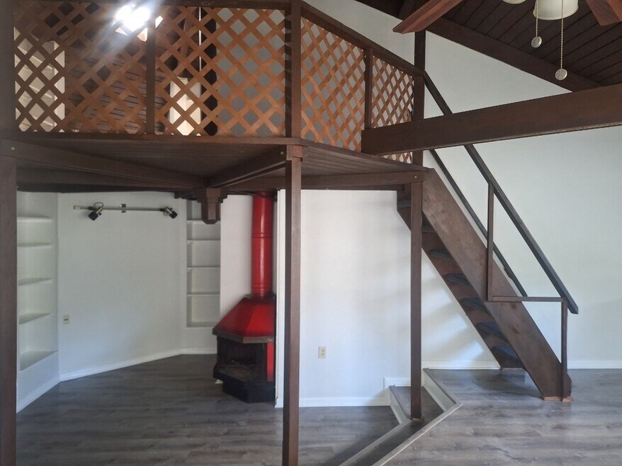 1325 Lake Ave