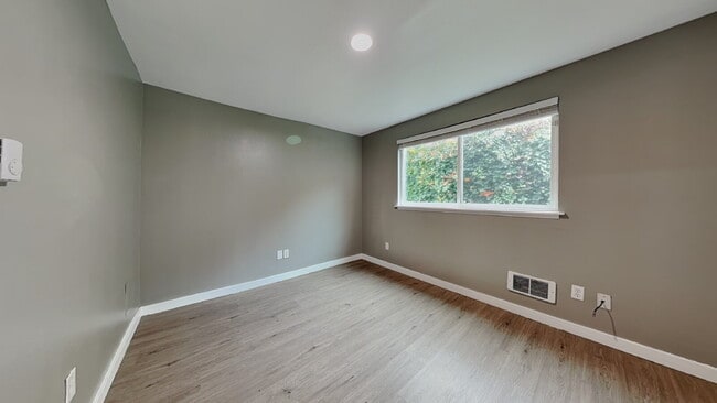 Building Photo - 1105 S Woodlawn St Unit 2