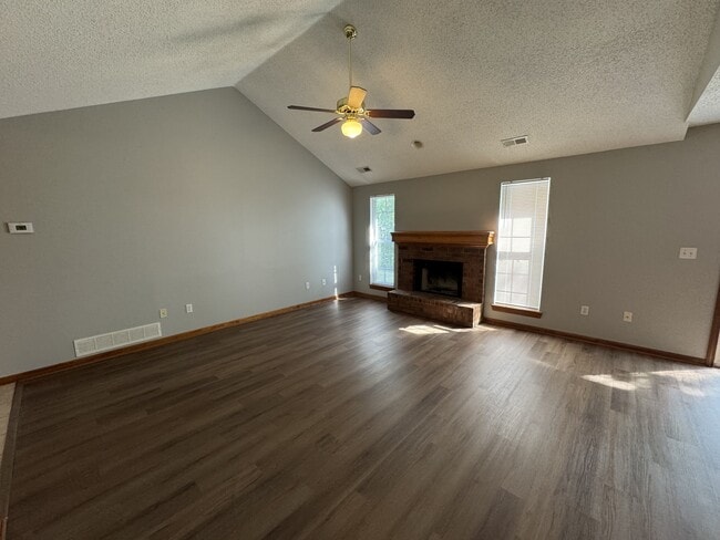 Photo - 1303 Fox Run Dr