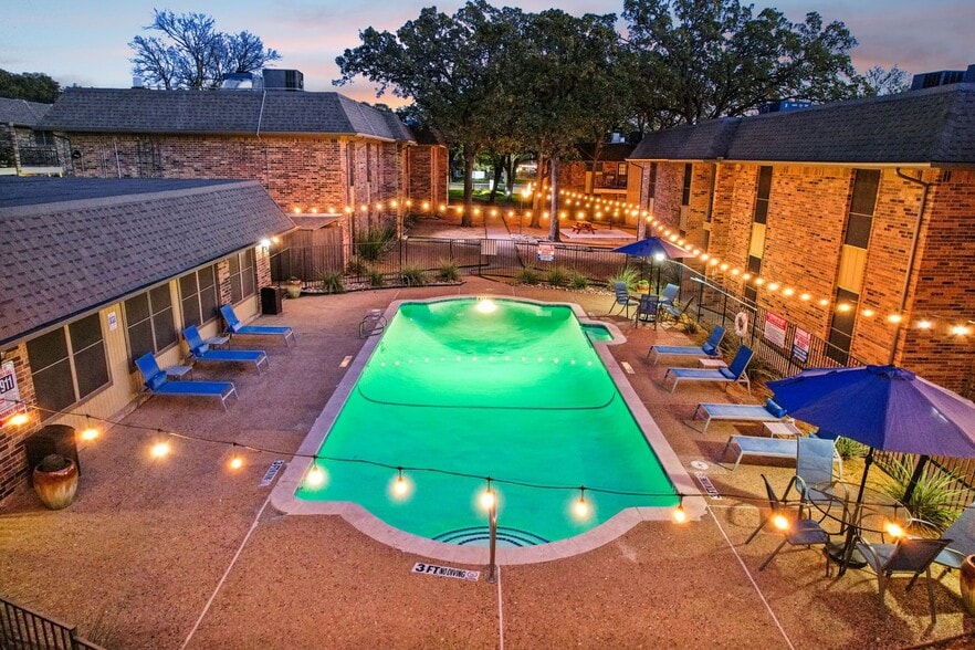 forest-ridge-apartments-denton-tx-community-pool-aerial