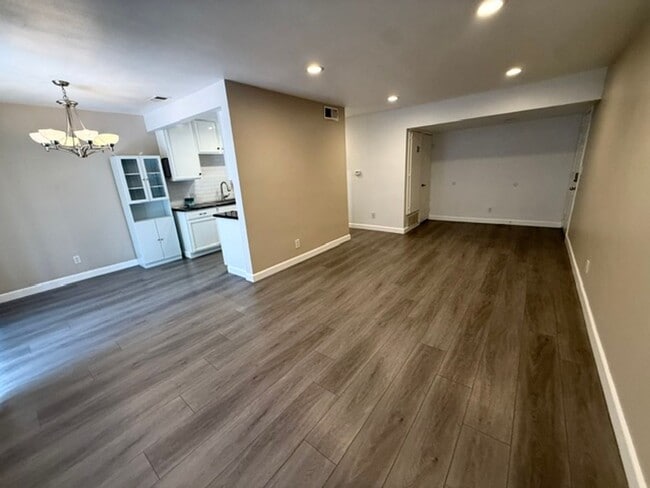 Photo - 1480 W Lambert Rd Unidad 300