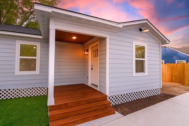 Photo - 312 Maple Ave