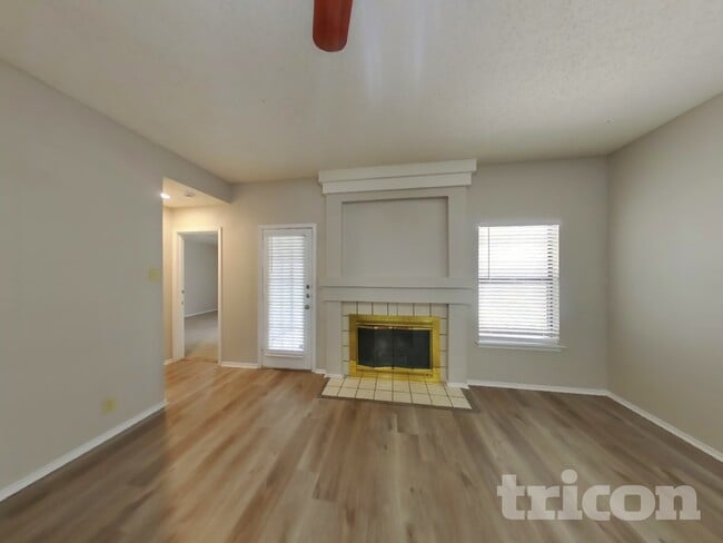 7439 Longing Trail