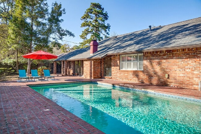 Building Photo - 5 Dorchester Ct