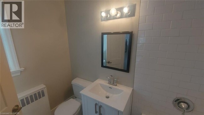 Photo - 181 King St E Unité 9