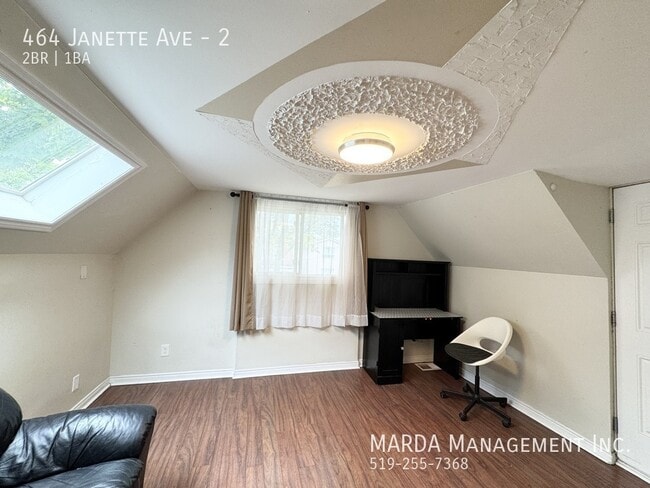 Photo - COZY 2 BED/1 BATH UPPER UNIT DOWNTOWN WINDSOR + HYDRO Unit 2