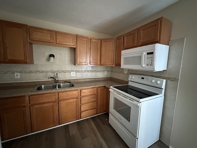 Photo - 299 Dashwood Dr