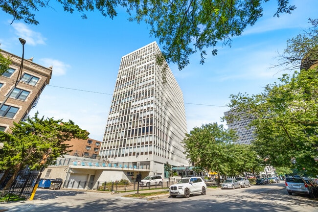 Building Photo - 345 W Fullerton Pkwy Unit 1008 Rental