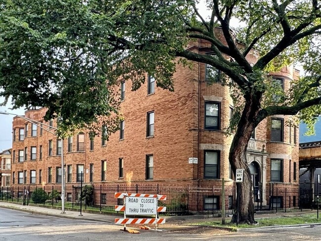 Building Photo - 3834 N Wilton Ave Rental