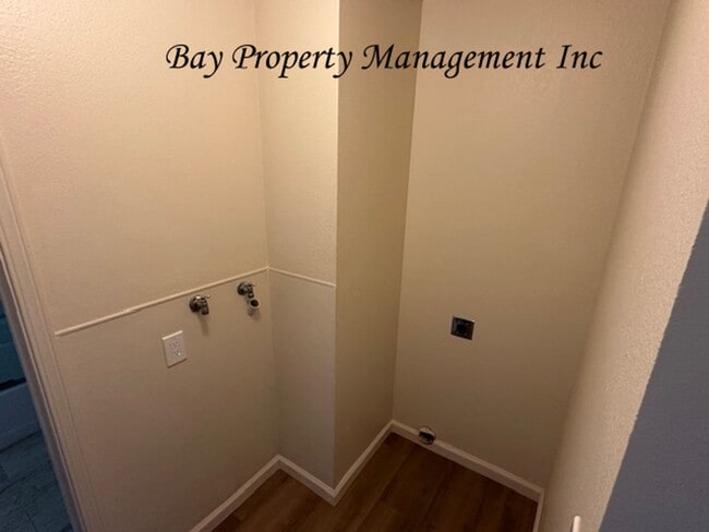 Photo - MONT1700 Unit B