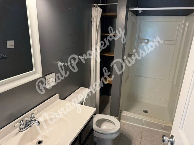 Photo - Spacious 3-Bed, 2-Bath Home with Fenced Yard in a Quiet Neighborhood
