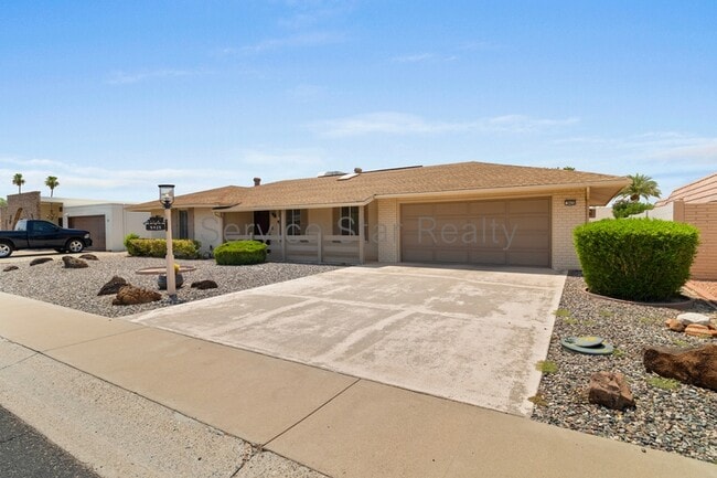 9425 W Rolling Hills Dr