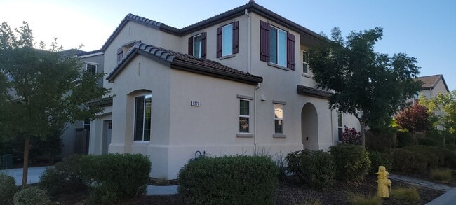 Building Photo - Gorgeous 4 bedroom 3 bath in Fiddyment Farm