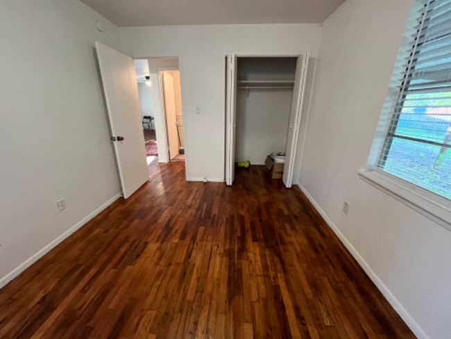 Photo - 102 E Pecan St