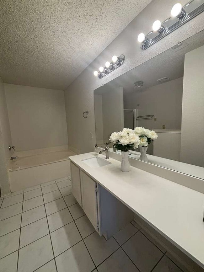 Photo - 606 Bandera St