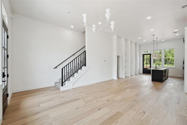 Photo - 18821 Selah Wy