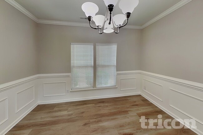 Photo - 1002 Hollingdale Ct