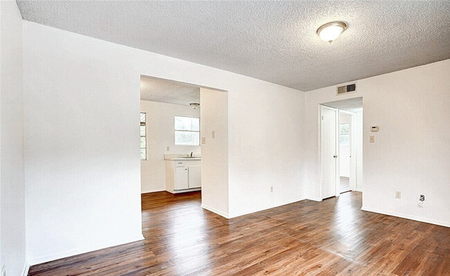 Photo - 728 Martindale Rd