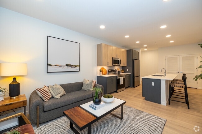 1BR, 1BA - 833SF - Living Room - Sabine