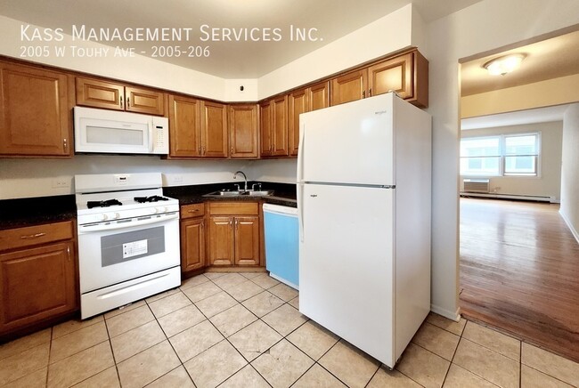 Building Photo - 2005 W Touhy Ave Unit 2005-206
