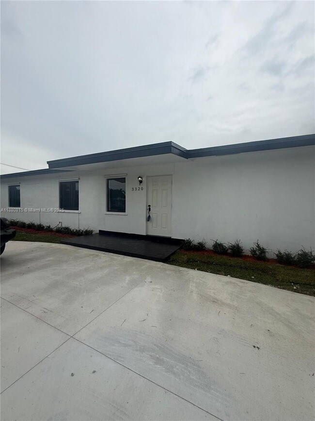 Building Photo - 3320 SW 97th Ave Rental