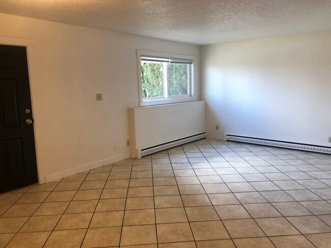 Photo - 210 NW Tingley St Unit B