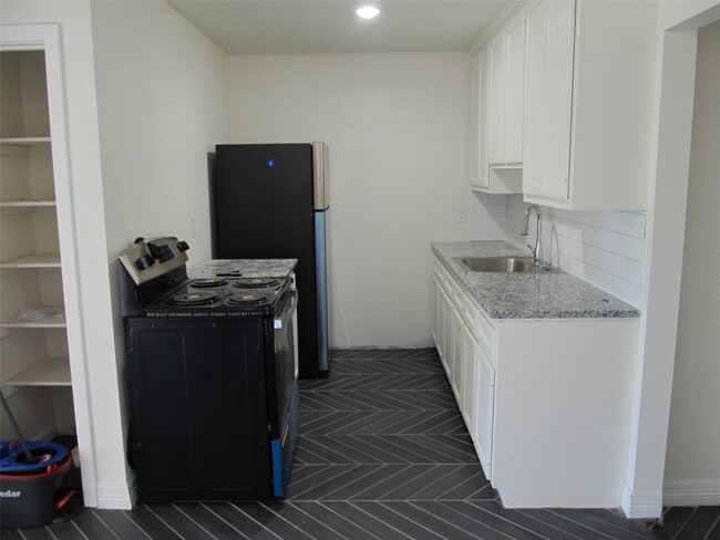 Building Photo - 1213 Trimm Ave